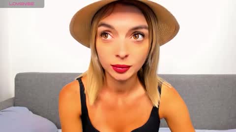 Snapshot of ellen_flow chatting on September 17, 7:59 pm ellen_flow online show from September 17, 7:59 pm