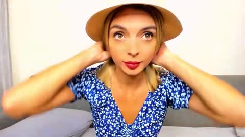 Snapshot of ellen_flow chatting on September 18, 8:00 pm ellen_flow online show from September 18, 8:00 pm