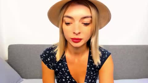 Snapshot of ellen_flow chatting on September 19, 8:09 pm ellen_flow online show from September 19, 8:09 pm