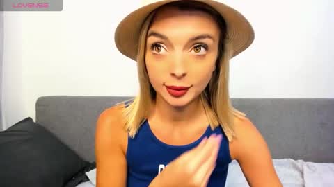 Snapshot of ellen_flow chatting on September 22, 8:55 pm ellen_flow online show from September 22, 8:55 pm