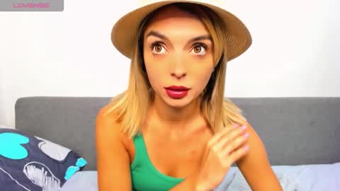 Snapshot of ellen_flow chatting on September 27, 7:41 pm ellen_flow online show from September 27, 7:41 pm