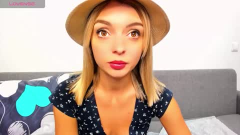 Snapshot of ellen_flow chatting on October 1, 8:37 pm ellen_flow online show from October 1, 8:37 pm