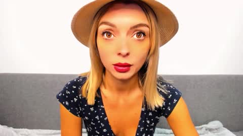 Snapshot of ellen_flow chatting on October 2, 9:33 pm ellen_flow online show from October 2, 9:33 pm