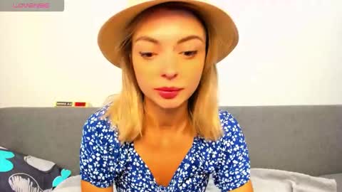 Snapshot of ellen_flow chatting on October 4, 12:25 pm ellen_flow online show from October 4, 12:25 pm