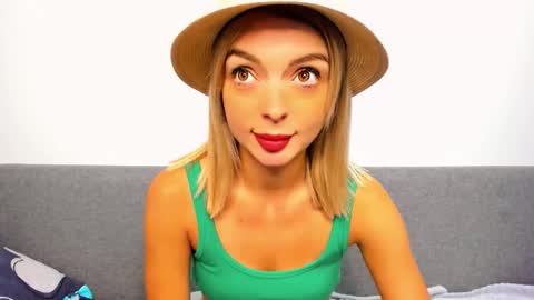 Snapshot of ellen_flow chatting on October 5, 7:23 pm ellen_flow online show from October 5, 7:23 pm