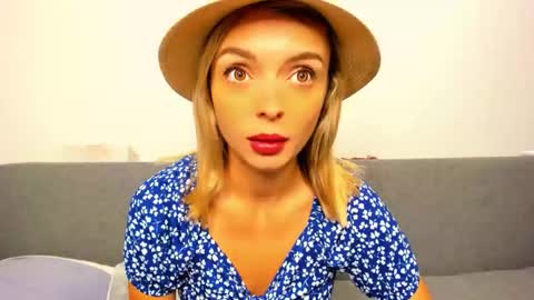 Snapshot of ellen_flow chatting on October 7, 9:34 pm ellen_flow online show from October 7, 9:34 pm