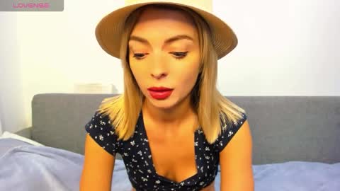 Snapshot of ellen_flow chatting on October 8, 9:34 pm ellen_flow online show from October 8, 9:34 pm