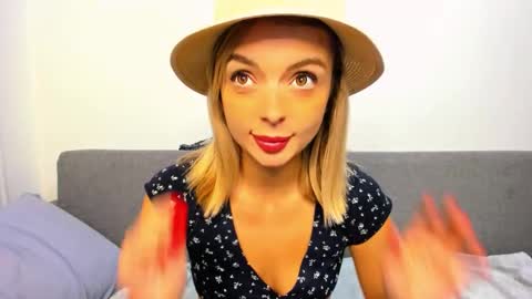 Snapshot of ellen_flow chatting on October 14, 9:59 pm ellen_flow online show from October 14, 9:59 pm