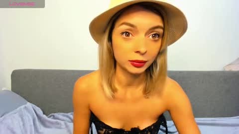 Snapshot of ellen_flow chatting on October 15, 9:48 pm ellen_flow online show from October 15, 9:48 pm