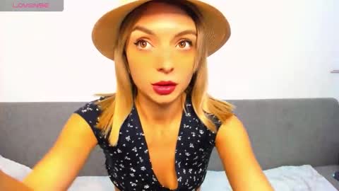 Snapshot of ellen_flow chatting on October 23, 9:24 pm ellen_flow online show from October 23, 9:24 pm