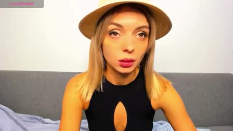 Snapshot of ellen_flow chatting on October 26, 8:48 pm ellen_flow online show from October 26, 8:48 pm