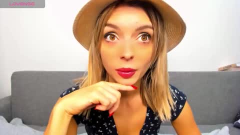 Snapshot of ellen_flow chatting on October 28, 9:50 pm ellen_flow online show from October 28, 9:50 pm