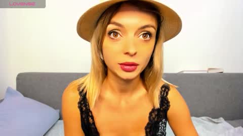 Snapshot of ellen_flow chatting on October 29, 8:54 pm ellen_flow online show from October 29, 8:54 pm