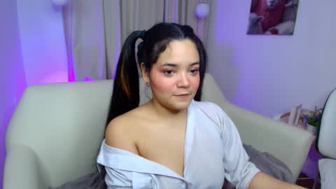 Snapshot of elli_snow chatting on November 11, 2:55 am elli_snow online show from November 11, 2:55 am