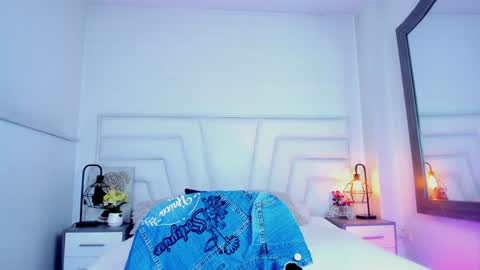  Ellie   online show from February 3, 3:27 pm