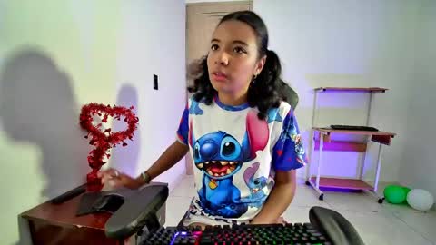 ellie_cute7 online show from May 8, 8:14 pm