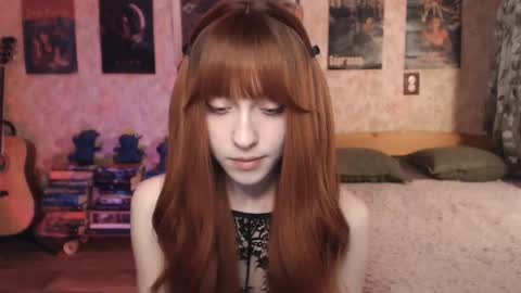 Snapshot of ellie_friendly chatting on September 18, 11:29 pm ellie_friendly online show from September 18, 11:29 pm