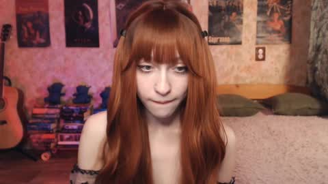 Snapshot of ellie_friendly chatting on September 20, 12:22 am ellie_friendly online show from September 20, 12:22 am