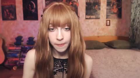 Snapshot of ellie_friendly chatting on October 18, 1:52 am ellie_friendly online show from October 18, 1:52 am