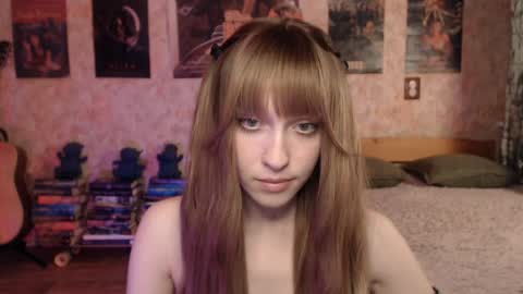 ellie_friendly online show from April 19, 12:26 pm