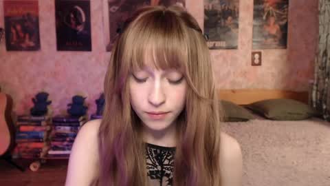 ellie_friendly online show from April 22, 1:45 pm