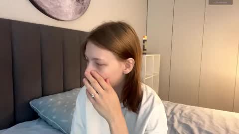 Snapshot of ellie_hollow chatting on September 21, 7:10 am Ellie online show from September 21, 7:10 am