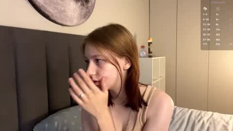 Snapshot of ellie_hollow chatting on September 24, 7:12 am Ellie online show from September 24, 7:12 am