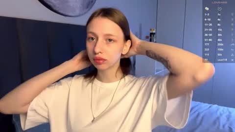 Snapshot of ellie_hollow chatting on September 25, 7:01 am Ellie online show from September 25, 7:01 am