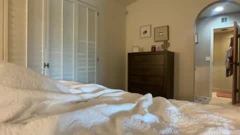 ellie  online show from February 25, 10:19 pm