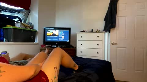 elliebug324 online show from October 26, 8:59 pm