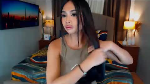 Snapshot of elliecummers chatting on January 4, 8:27 pm ellie online show from January 4, 8:27 pm