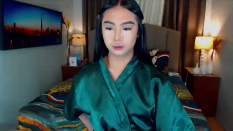 Snapshot of elliecummers chatting on January 8, 12:37 pm ellie online show from January 8, 12:37 pm