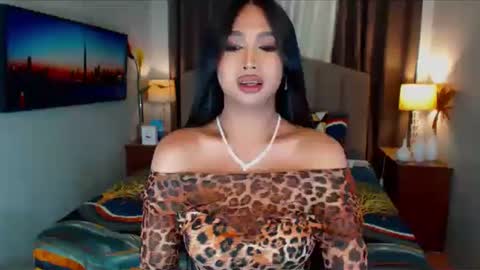 Snapshot of elliecummers chatting on January 8, 3:39 pm ellie online show from January 8, 3:39 pm