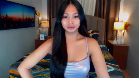 Snapshot of elliecummers chatting on January 16, 12:45 am ellie online show from January 16, 12:45 am