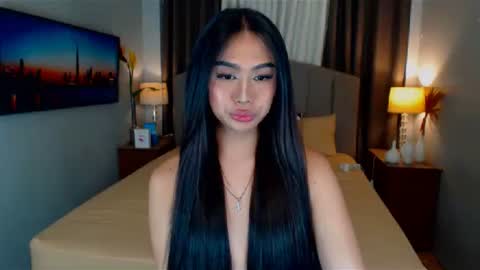 Snapshot of elliecummers chatting on January 19, 12:49 am ellie online show from January 19, 12:49 am