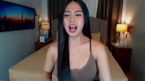 Snapshot of elliecummers chatting on January 19, 9:13 pm ellie online show from January 19, 9:13 pm