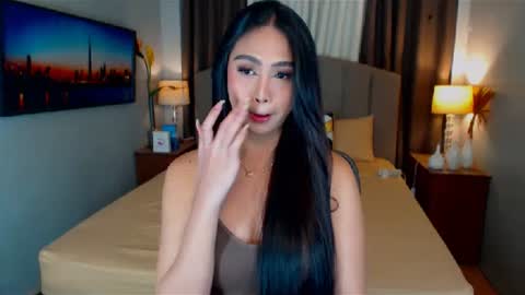 Snapshot of elliecummers chatting on January 20, 6:32 pm ellie online show from January 20, 6:32 pm