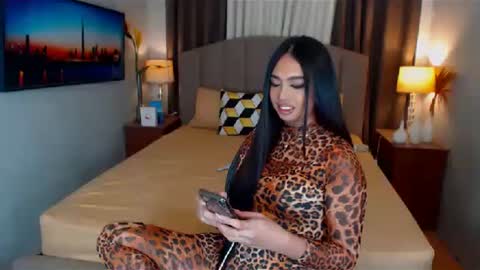 Snapshot of elliecummers chatting on January 25, 7:28 pm ellie online show from January 25, 7:28 pm