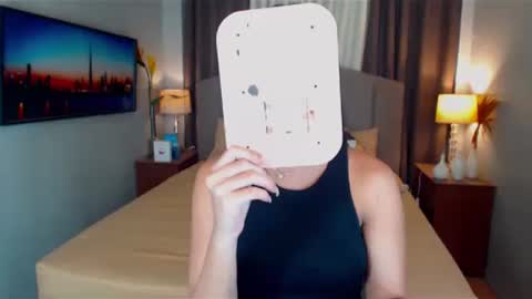 Snapshot of elliecummers chatting on February 1, 2:37 am ellie online show from February 1, 2:37 am