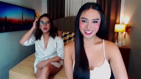 Snapshot of elliecummers chatting on February 4, 3:22 am ellie online show from February 4, 3:22 am