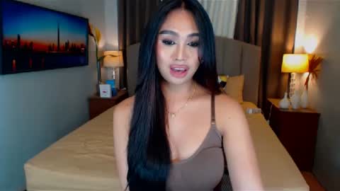 Snapshot of elliecummers chatting on February 6, 1:49 am ellie online show from February 6, 1:49 am