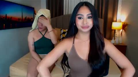 Snapshot of elliecummers chatting on February 6, 4:53 am ellie online show from February 6, 4:53 am