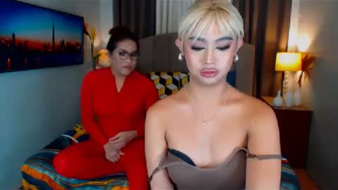 Snapshot of elliecummers chatting on February 21, 5:13 am ellie online show from February 21, 5:13 am