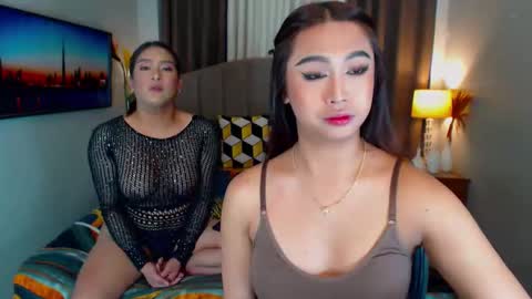 Snapshot of elliecummers chatting on March 8, 2:34 am ellie online show from March 8, 2:34 am