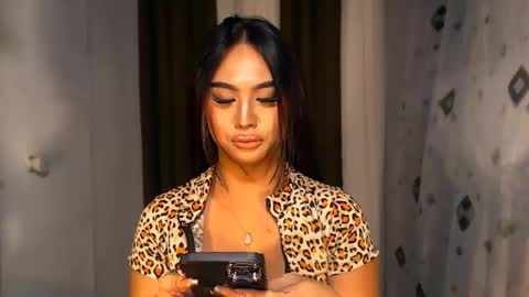 Snapshot of elliecummers chatting on October 27, 4:22 pm ellie online show from October 27, 4:22 pm