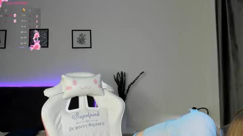 Snapshot of elliedi chatting on October 20, 9:15 pm elliedi online show from October 20, 9:15 pm