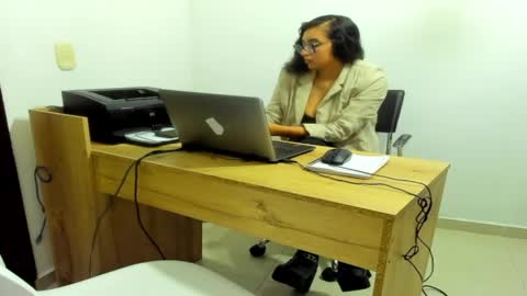 elliee_wlisson online show from May 26, 4:08 am