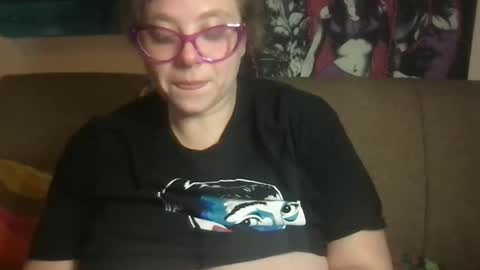 Ellie Louise online show from December 4, 9:34 pm