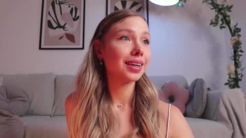 Snapshot of elliemore chatting on October 2, 3:52 pm Elizabeth or you can call me Ellie online show from October 2, 3:52 pm