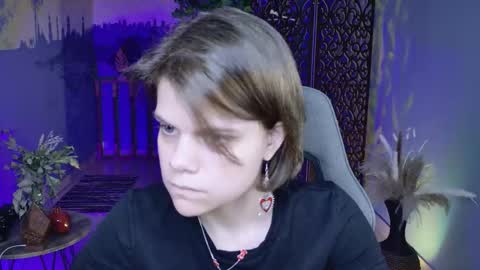 elliemurler online show from October 7, 9:06 am